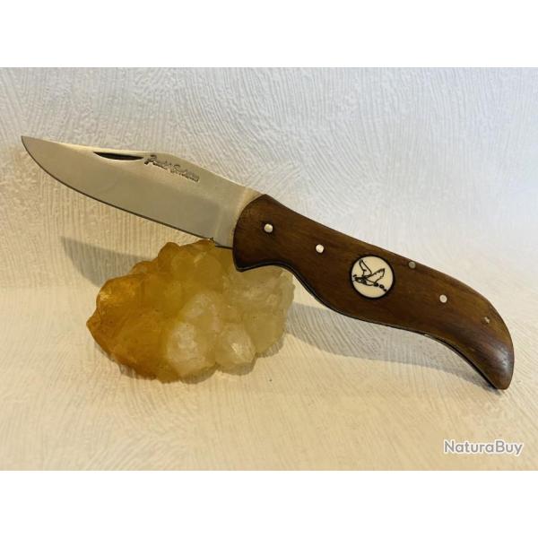 Couteau de poche ou chasse Pradel volution avec son manche en bois de palissandre motif canard.