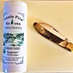 Couteau traditionnel américain pliant Trestle Pine Knives Superior bois de cerf
