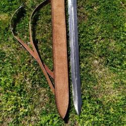 Épée Impériale de Damas Manche en Bois avec Lame en Acier Damas Etui en Cuir DM5016071V