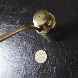 jolie burette a huile en laiton hauteur 10 cm