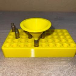 Entonnoir jaune spécialement conçu pour le rechargement des calibres 222, 223, 5.56 et 222 magnum