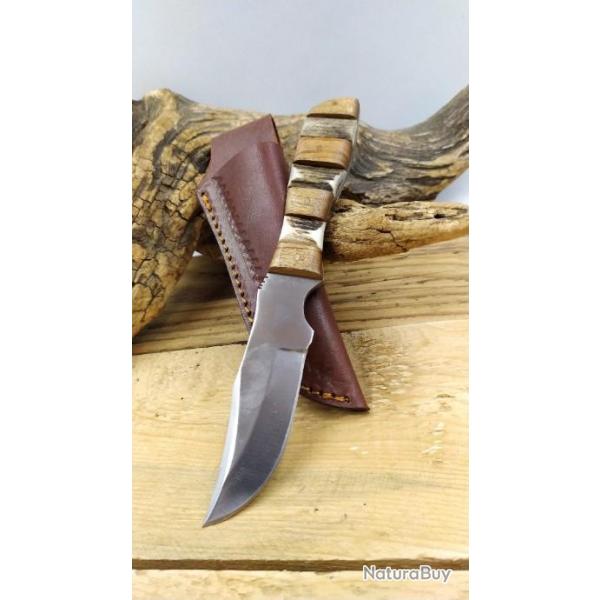 Couteau Skinner Manche de de Cerf avec Etui en Cuir SS702007B