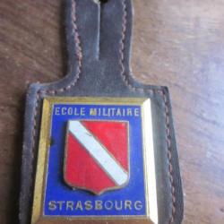 INSIGNE  école militaire de Strasbourg Rouffach de fabrication Drago G. 436 émail