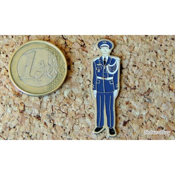 Pin's ARME DE L'AIR - Officier en grande tenue - peint cloisonn - fabricant B.G. DIS Angers