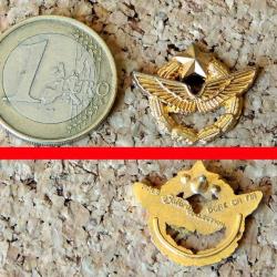 Pin's ARMÉE DE L'AIR - Réduction du Brevet de Pilote - métal doré à l'or fin - fabricant BALLARD