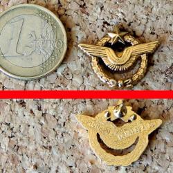 Pin's ARMÉE DE L'AIR - Réduction du Brevet de Pilote - métal doré à l'or fin - fabricant PICHARD