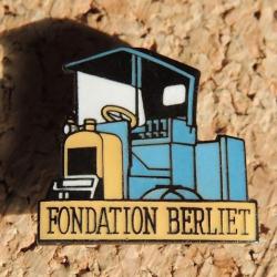 Pin's Commémoratif Guerre 14/18 - Camion BERLIET de la Voie Sacrée (fondation Berliet) - EMAIL
