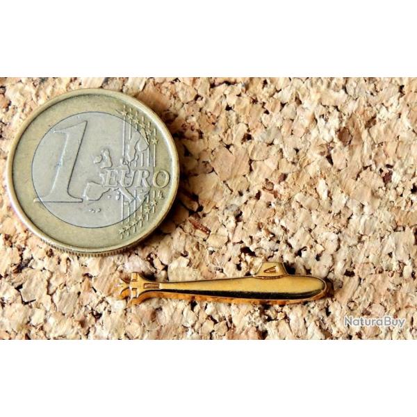 Pin's miniature MARINE MILITAIRE - Sous Marin collection DCN - mtal dor - fabricant DCN