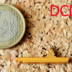 Pin's miniature MARINE MILITAIRE - Navire n° 1 de la collection DCN - métal doré - fabricant DCN