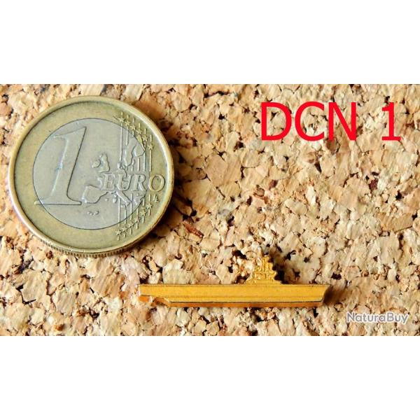 Pin's miniature MARINE MILITAIRE - Navire n 1 de la collection DCN - mtal dor - fabricant DCN