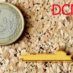 Pin's miniature MARINE MILITAIRE - Navire n° 2 de la collection DCN - métal doré - fabricant DCN