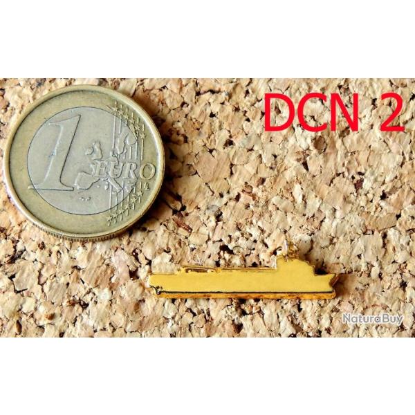 Pin's miniature MARINE MILITAIRE - Navire n 2 de la collection DCN - mtal dor - fabricant DCN