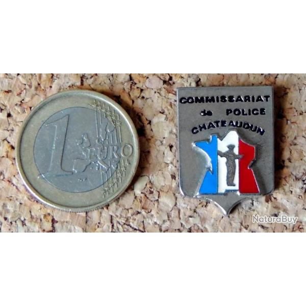 Pin's POLICE - Commissariat Police CHATEAUDUN (28) - maill  froid poxy carte en relief