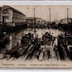 CPA - CHERBOURG - L'Arsenal - Torpilleurs dans le Bassin Charles X N°1292