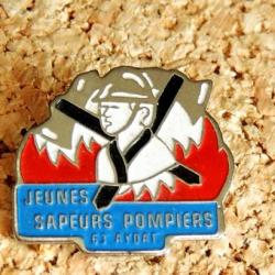 Pin's SAPEURS POMPIERS - JEUNES SP de AYDAT 63 - peint cloisonné - fabricant inconnu