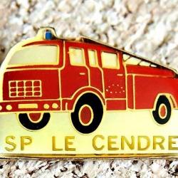 Pin's SAPEURS POMPIERS - Camion des SP de LE CENDRE 63 - verni époxy - fabricant CMT