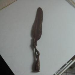 Sceau en bronze plume aux serres et griffes d'aigle 18ème, longueur 26 cm