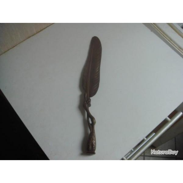 Sceau en bronze plume aux serres et griffes d'aigle 18me, longueur 26 cm
