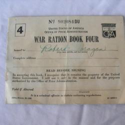 WW2 US CARNET DE RATIONNEMENT AMÉRICAIN " WAR RATION BOOK FOUR " PERSONNALISÉ 1943 N°902084