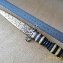 Afrique du Nord?(2).Poignard ancien, lame en acier, manche en laiton.Old dagger from North Africa