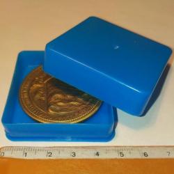 Médaille commémorative du débarquement, neuve et dans sa boîte en plastique.