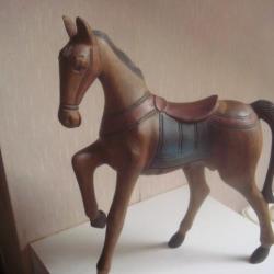 Sculpture en bois, cheval du XIX éme, hauteur 38 cm x 32 cm