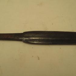 une lame  de lance -  ou de  dague -  long. totale 47 cm