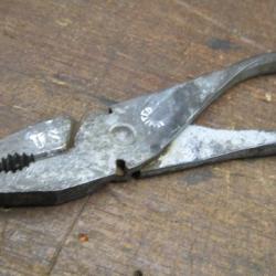 pince multi usag sertir déto US army seconde guerre mondiale WW2 parachutage OSS parachutiste maquis