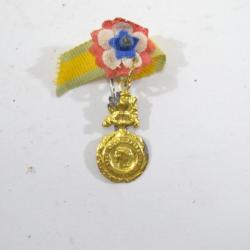 Broche miniature de la médaille militaire 1870, association anciens combattant ? WW1 WW2 ?