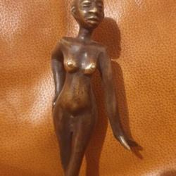 petite statuette femme africaine en bronze environ 14 cm