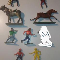 Starlux 1/32 - 6 cowboys et 2 chevaux.