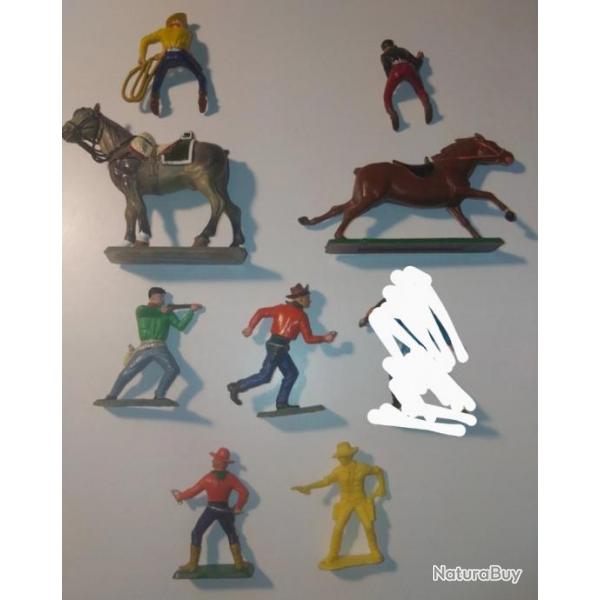 Starlux 1/32 - 6 cowboys et 2 chevaux.