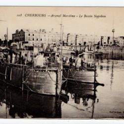 CPA - CHERBOURG -L'Arsenal Maritime- Le Bassin Napoléon  N°1212