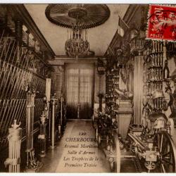 CPA - CHERBOURG - Arsenal Maritime - salle d' Armes - Les Trophées de la Première Travée N°1218