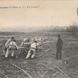 CPA- CAMP DE CHALONS -Canon de 75-En batterie !