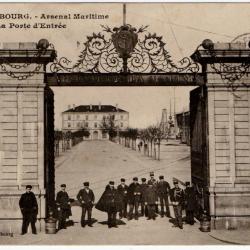CPA - CHERBOURG - L'Arsenal Maritime -La Porte d'Entrée  N°1226