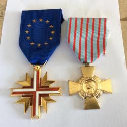lot de 2 médailles : Croix du Combattant (France) et Croix du Combattant (Europe)