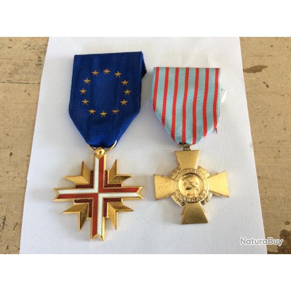 lot de 2 mdailles : Croix du Combattant (France) et Croix du Combattant (Europe)