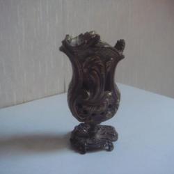 Ancien petit vase en bronze du XIXème, hauteur 12 cm
