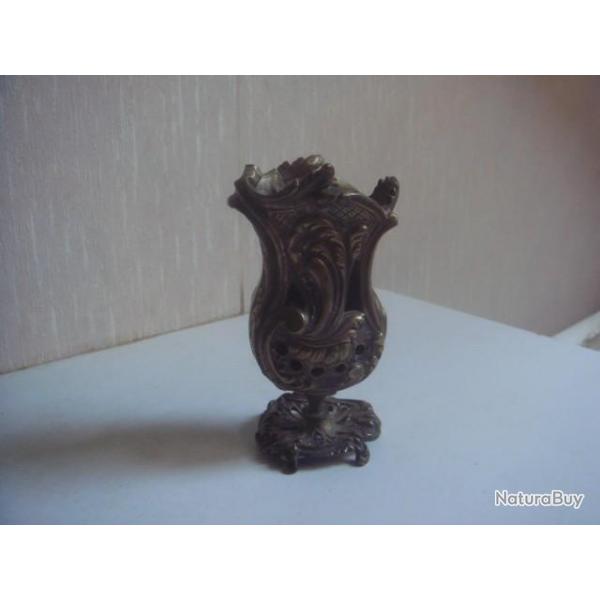 Ancien petit vase en bronze du XIXme, hauteur 12 cm