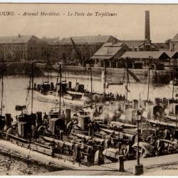 CPA - CHERBOURG - L'Arsenal Maritime-Le Poste Torpilleurs  N°1228