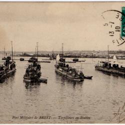 CPA - Port Militaire de BREST -Torpilleurs en Station  N°1231