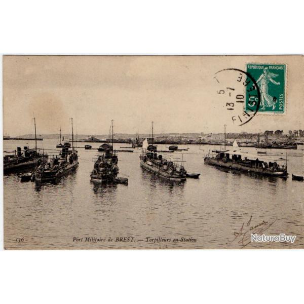 CPA - Port Militaire de BREST -Torpilleurs en Station  N1231