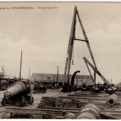 CPA - L'Arsenal CHERBOURG - Vieux Canons N°1213