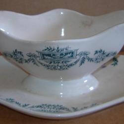 très ancienne saucière en porcelaine