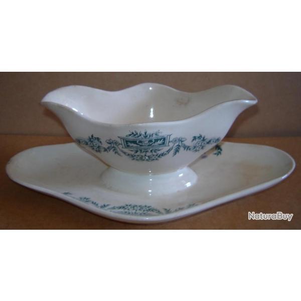 trs ancienne saucire en porcelaine