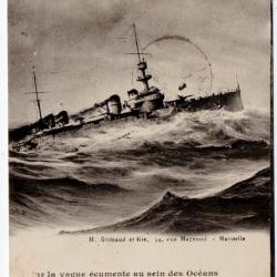 CPA - Marine Militaire - LÉON GAMBETTA - Croiseur Française de 1er Rang Par grosse mer N° 015
