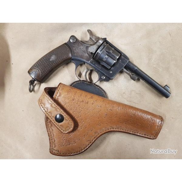 Holster en cuir pour revolver 8mm modle 1892 Franais droitier ou gaucher sur demande couleur claire