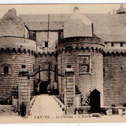 CPA  - NANTES -Le Château L'Entrée N°1195