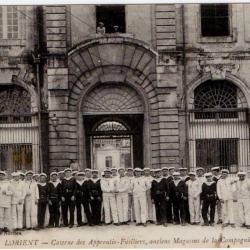 CPA - LORIENT -Caserne des Apprentis Fusiliers, anciens Magasins de la Compagnie des Indes  N°1215
